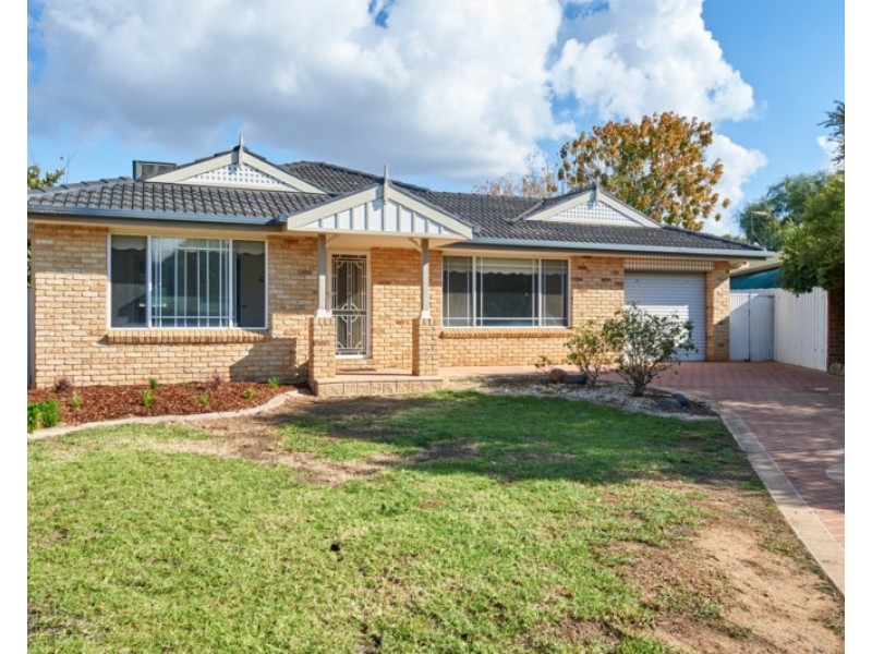 8 Corella Place, Estella NSW 2650