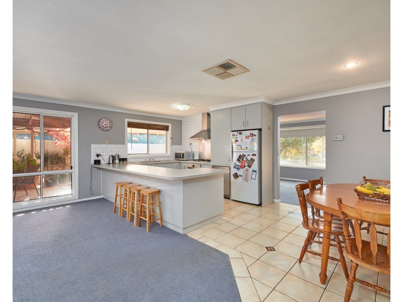 8 Corella Place, Estella NSW 2650