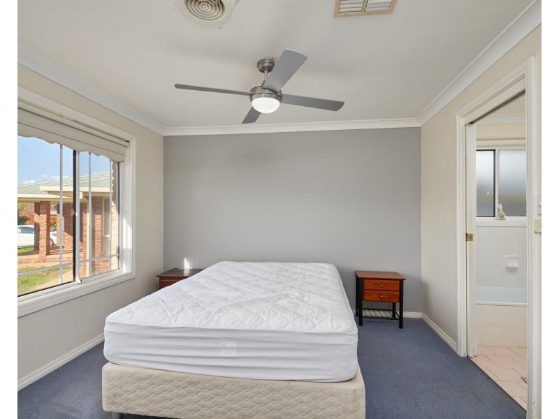 8 Corella Place, Estella NSW 2650