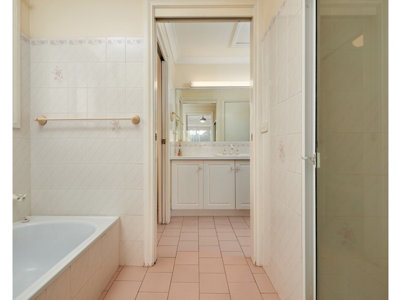 8 Corella Place, Estella NSW 2650