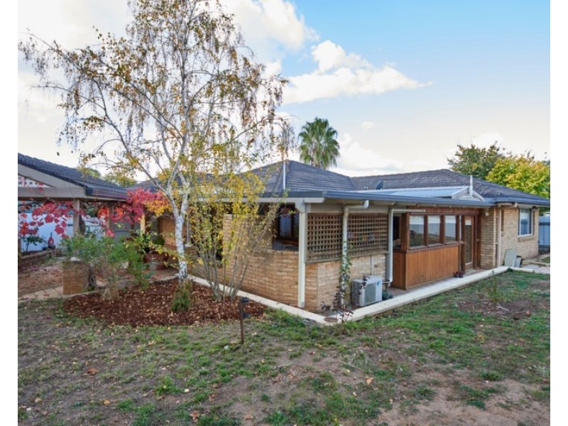 8 Corella Place, Estella NSW 2650