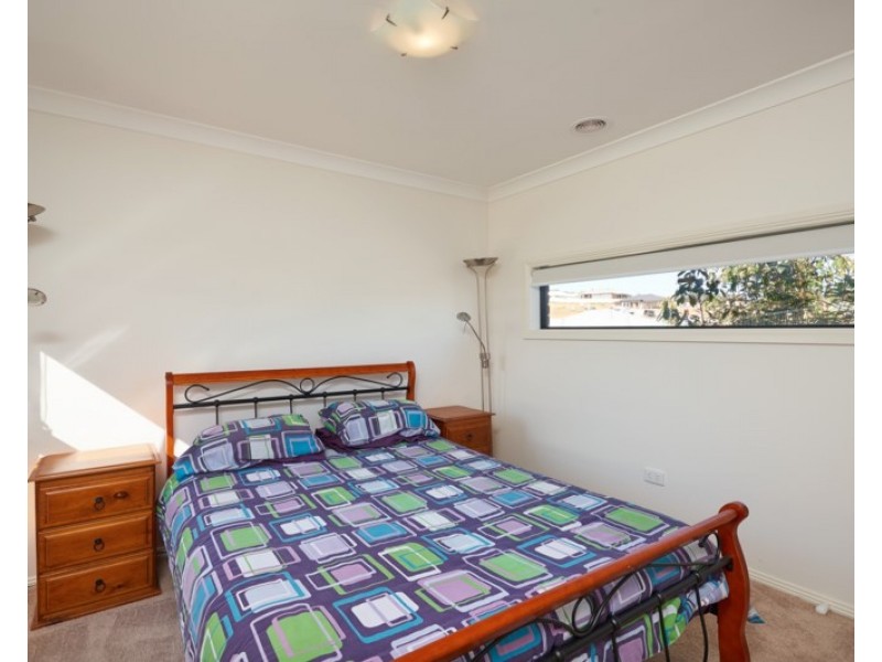 2/27 Osterley Street, Bourkelands NSW 2650