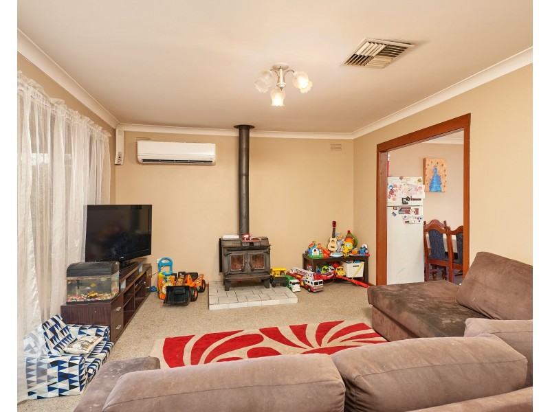 11 Willow Street, Kooringal NSW 2650