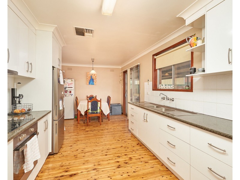 11 Willow Street, Kooringal NSW 2650