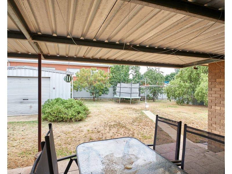 11 Willow Street, Kooringal NSW 2650