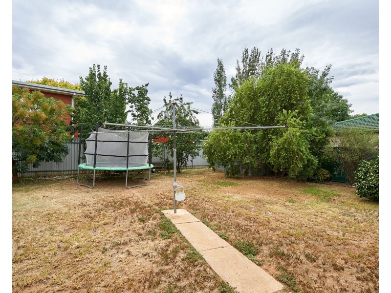 11 Willow Street, Kooringal NSW 2650