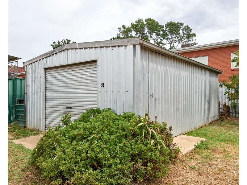 11 Willow Street, Kooringal NSW 2650