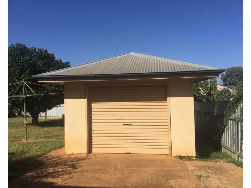 165 Macleay Street, Mount Austin NSW 2650