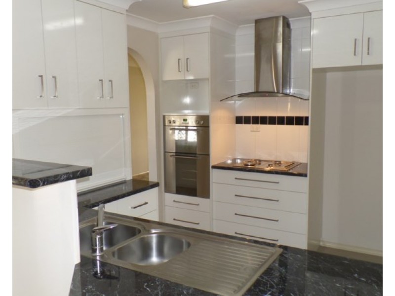 14 Tura Place, Glenfield Park NSW 2650