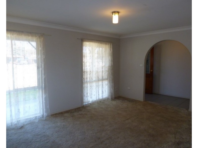 14 Tura Place, Glenfield Park NSW 2650