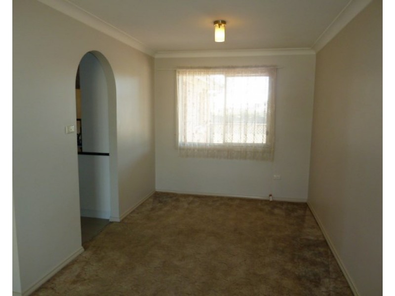 14 Tura Place, Glenfield Park NSW 2650