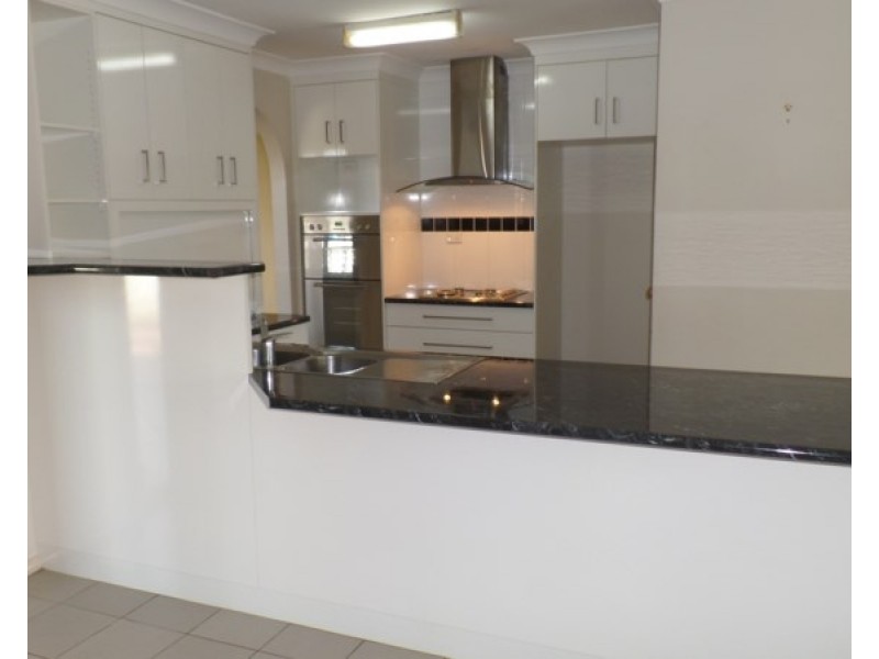 14 Tura Place, Glenfield Park NSW 2650