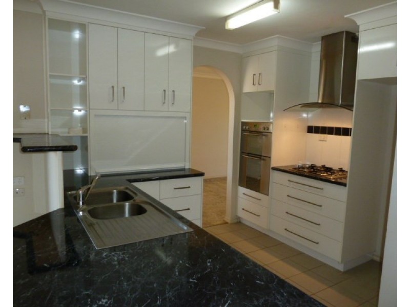 14 Tura Place, Glenfield Park NSW 2650