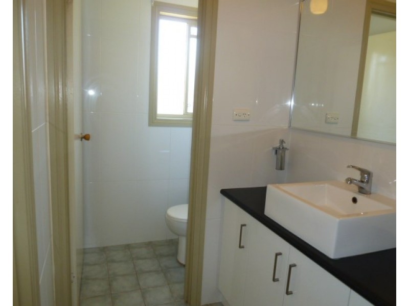 14 Tura Place, Glenfield Park NSW 2650