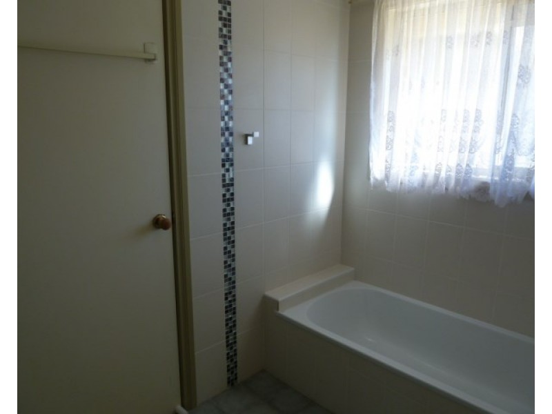 14 Tura Place, Glenfield Park NSW 2650