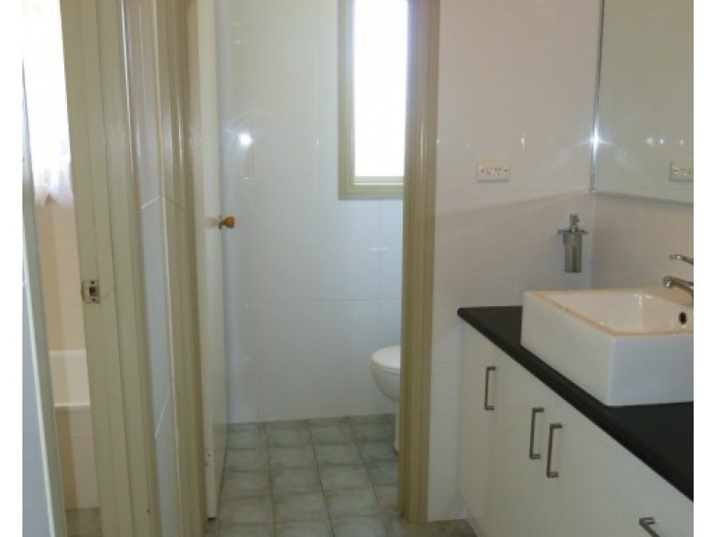 14 Tura Place, Glenfield Park NSW 2650