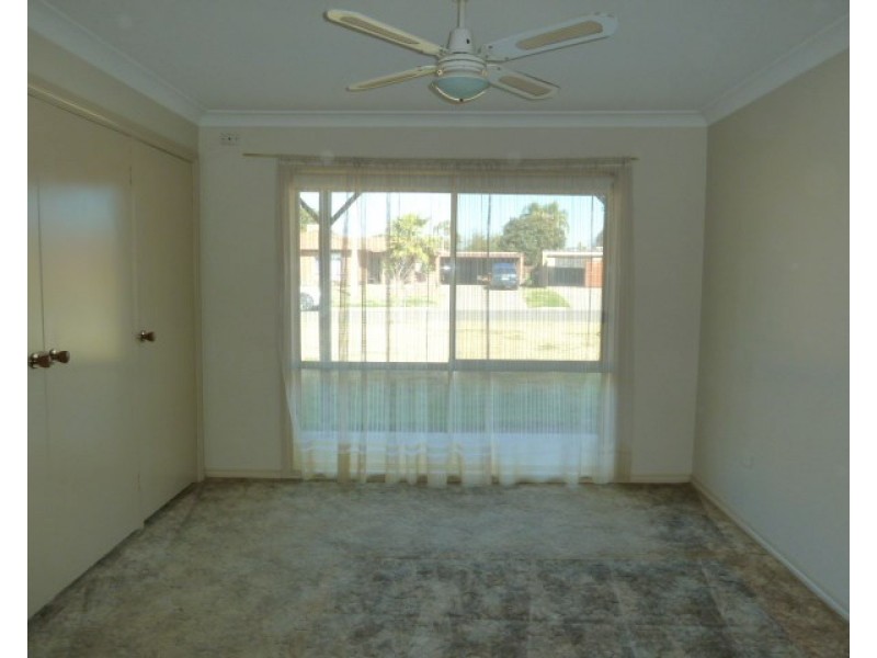 14 Tura Place, Glenfield Park NSW 2650