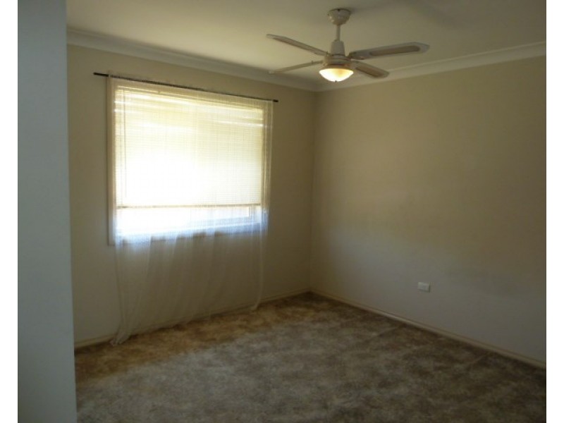 14 Tura Place, Glenfield Park NSW 2650