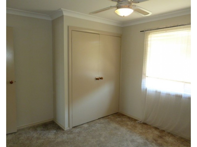 14 Tura Place, Glenfield Park NSW 2650