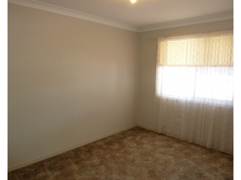 14 Tura Place, Glenfield Park NSW 2650