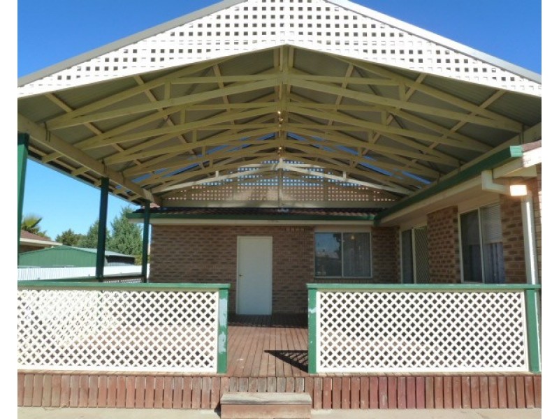 14 Tura Place, Glenfield Park NSW 2650