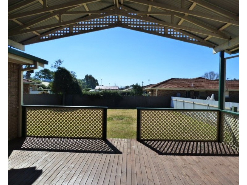 14 Tura Place, Glenfield Park NSW 2650