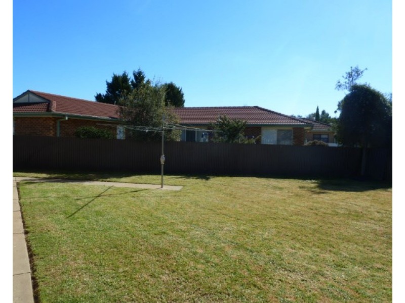 14 Tura Place, Glenfield Park NSW 2650