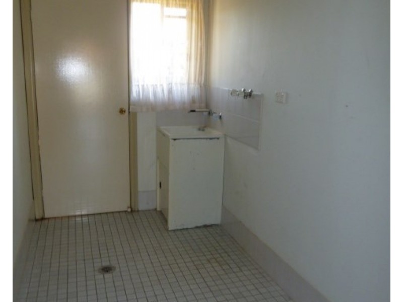 14 Tura Place, Glenfield Park NSW 2650