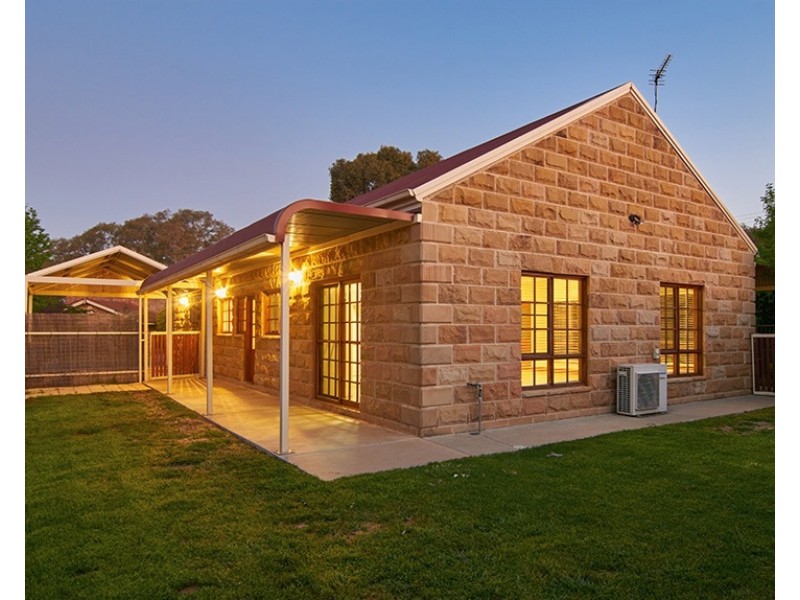 18 Rowe Street, Lake Albert NSW 2650