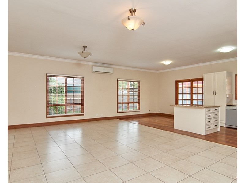 18 Rowe Street, Lake Albert NSW 2650