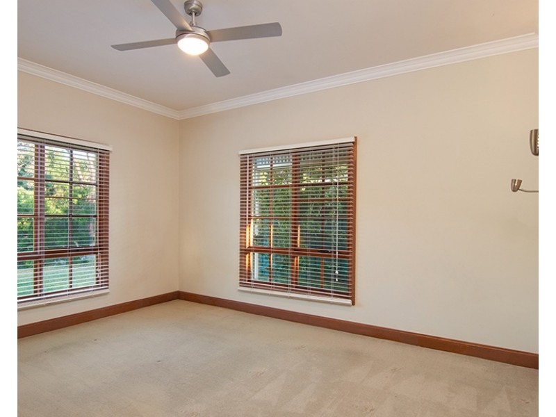 18 Rowe Street, Lake Albert NSW 2650