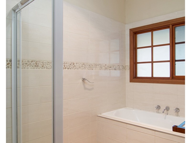 18 Rowe Street, Lake Albert NSW 2650