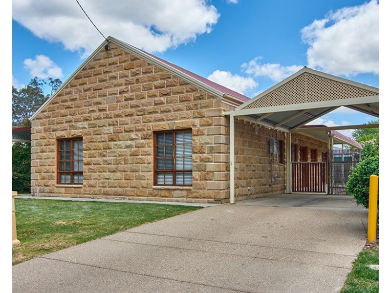 18 Rowe Street, Lake Albert NSW 2650