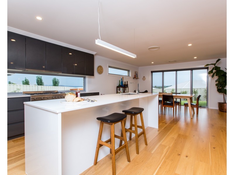 4 Koonawarra Place, Bourkelands NSW 2650