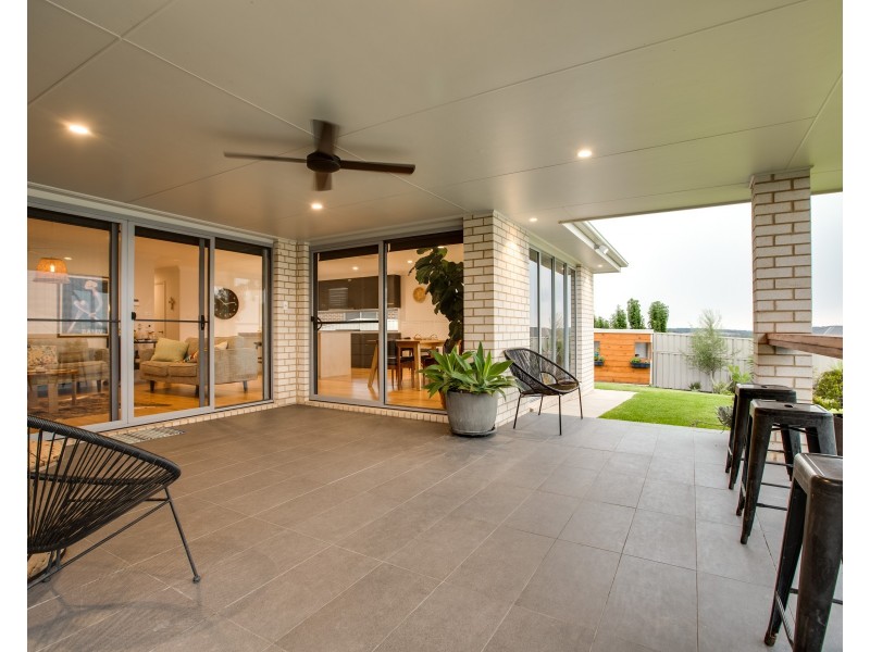 4 Koonawarra Place, Bourkelands NSW 2650