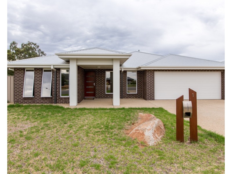 1 Whitten Avenue, Boorooma NSW 2650