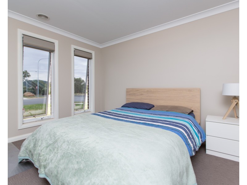 1 Whitten Avenue, Boorooma NSW 2650