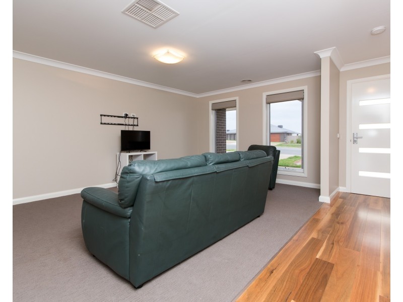 1 Whitten Avenue, Boorooma NSW 2650