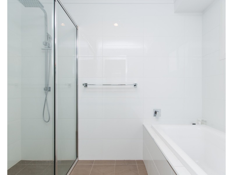 1 Whitten Avenue, Boorooma NSW 2650