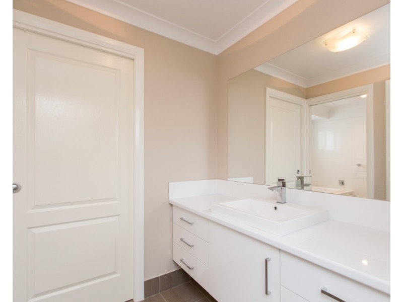 1 Whitten Avenue, Boorooma NSW 2650