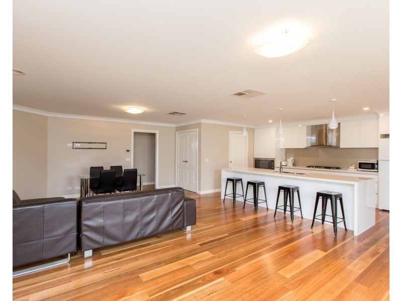 1 Whitten Avenue, Boorooma NSW 2650