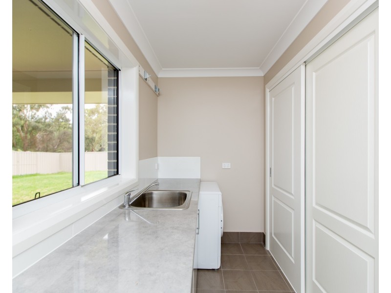 1 Whitten Avenue, Boorooma NSW 2650