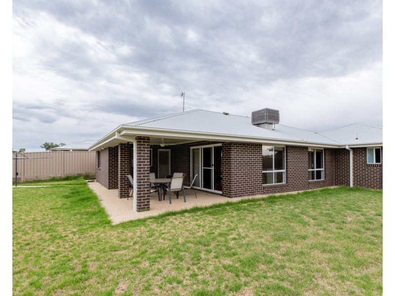 1 Whitten Avenue, Boorooma NSW 2650