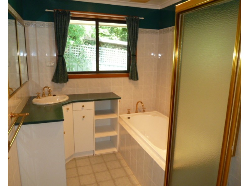 17 Malumba Crescent, Kooringal NSW 2650