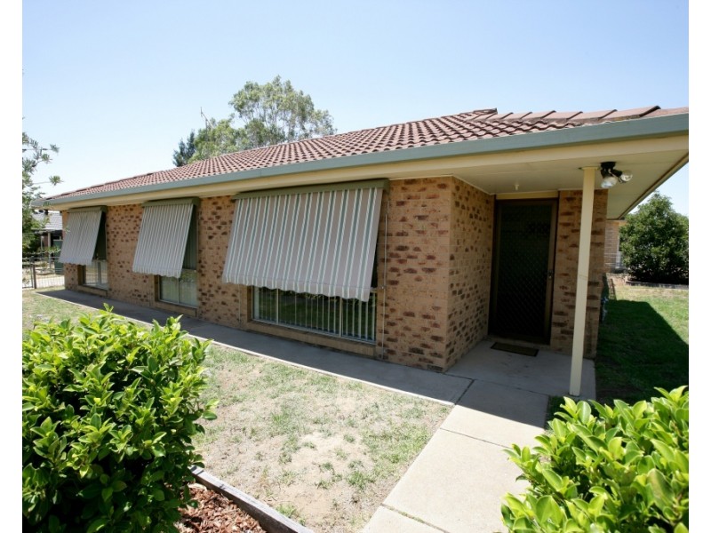 14 Lockett Place, Tolland NSW 2650