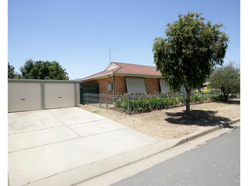 14 Lockett Place, Tolland NSW 2650