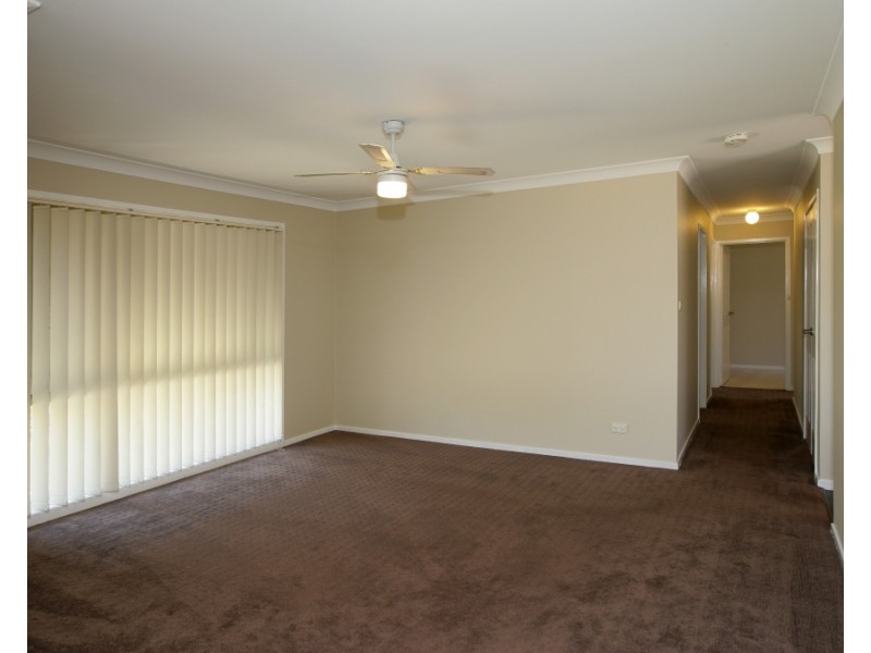 14 Lockett Place, Tolland NSW 2650