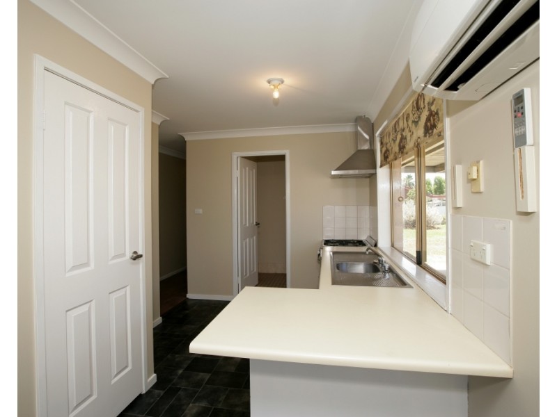 14 Lockett Place, Tolland NSW 2650