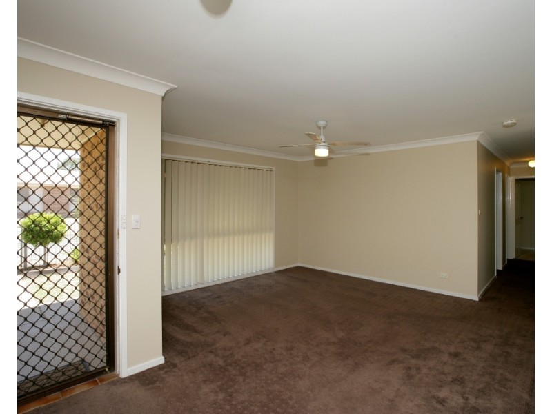 14 Lockett Place, Tolland NSW 2650