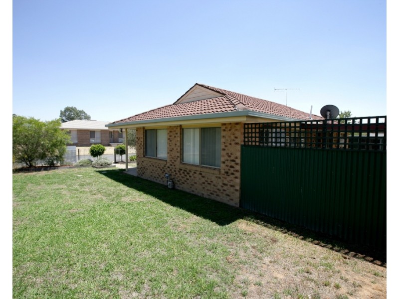 14 Lockett Place, Tolland NSW 2650